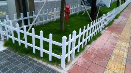 淺談PVC護(hù)欄帶給我們哪些好處有哪些？